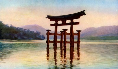 Torii do templo Itsukushima na ilha Miyajima, Japão, c1930s de John Bushby