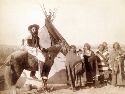 Mulheres indianas de Lakota no tepee, 1891 de John C. H. Grabill