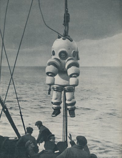 A eterna luta contra o mar: revestimento blindado para o mergulhador do fundo do mar, c1935 de John Hammerton