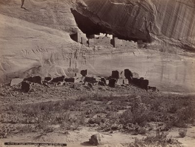 Ruínas de habitações nas falésias, Canyon de Chelly, 1879-1881 (foto) de John K. Hillers