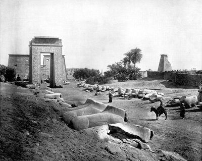 Avenida das Esfinges, Karnak, Egito, 1893. de John L. Stoddard