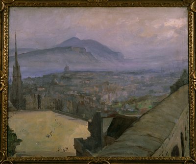 Uma vista de Edimburgo a partir do castelo, olhando através da Esplanade em direção a Arthur&39;s Seat e Salisbury Crags (óleo sobre tela) de John Lavery