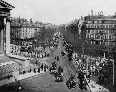 Madeleine boulevard em Paris, c. 1900 (foto a p/b) de John Lawson Stoddard