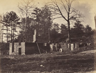 Ruins on Gaines Mill, Virgínia., Abril de 1865 (impressão de albumina montada em papel de capa) de John Reekie