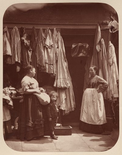 Uma Loja de Roupa Antiga, Sete Marcadores de John Thomson