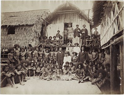 Casa da Missão Parimata, Aroma, Nova Guiné, 1885 (albumen print) de John W. Lindt