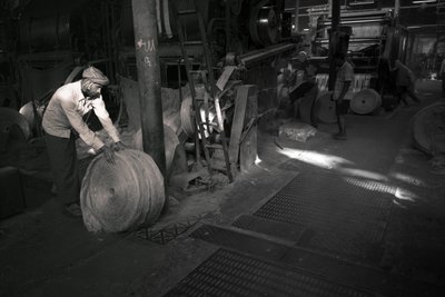 Fábrica de juta, Calcutá, Índia, 2017 (fotografia) de Jon Nicholson