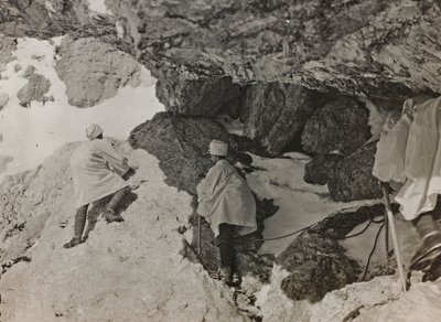 Álbum "Meine weltkriegs - Erinnerungen South-West Front (Caríntia, Itália, Tirol do Sul) (My world war - memories of the South-Western Front in Carinthia, Italy, Trentino-Alto Adige) 31/03/1915-12/11/1918 - Josef Zohles Wien ": bunker militar em um mounta de Josef Zohles
