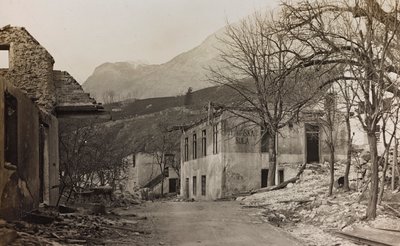 Álbum "Meine weltkriegs - Erinnerungen South-West Front (Caríntia, Itália, Tirol do Sul) (A minha guerra mundial - memórias da Frente Sudoeste na Caríntia, Itália, Trentino-Alto Adige) 31/03/1915-12/11/1918 - Josef Zohles Wien ": escombros em Bovec (foto a de Josef Zohles
