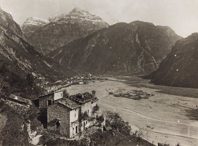 Álbum "Meine weltkriegs - Erinnerungen South-West Front (Caríntia, Itália, Tirol do Sul) (My world war - memories of the South-Western Front in Carinthia, Italy, Trentino-Alto Adige) 31/03/1915-12/11/1918 - Josef Zohles Wien ": vista de Chiusaforte (p/b ph de Josef Zohles