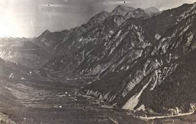 Álbum "Meine weltkriegs - Erinnerungen South-West Front (Caríntia, Itália, Tirol do Sul) (A minha guerra mundial - memórias da Frente Sudoeste na Caríntia, Itália, Trentino-Alto Adige) 31/03/1915-12/11/1918 - Josef Zohles Wien ": panorama (p/b foto) de Josef Zohles