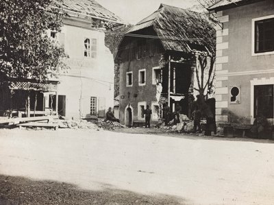 Álbum "Meine weltkriegs - Erinnerungen South-West Front (Caríntia, Itália, Tirol do Sul) (My world war - memories of the South-Western Front in Carinthia, Italy, Trentino-Alto Adige) 31/03/1915-12/11/1918 - Josef Zohles Wien ": quadrado com escombros (p/b  de Josef Zohles