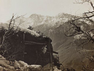 Álbum "Meine weltkriegs - Erinnerungen South-West Front (Caríntia, Itália, Tirol do Sul) (My world war - memories of the South-Western Front in Carinthia, Italy, Trentino-Alto Adige) 31/03/1915-12/11/1918 - Josef Zohles Wien ": refúgio militar em Brisia ( de Josef Zohles