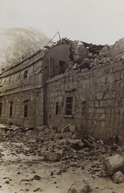 Álbum "Meine weltkriegs - Erinnerungen South-West Front (Caríntia, Itália, Tirol do Sul) (My world war - memories of the South-Western Front in Carinthia, Italy, Trentino-Alto Adige) 31/03/1915-12/11/1918 - Josef Zohles Wien ": escombros de uma fábrica (p/ de Josef Zohles