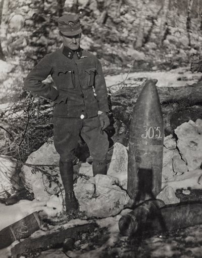 Álbum "Meine weltkriegs - Erinnerungen South-West Front (Caríntia, Itália, Tirol do Sul) (My world war - memories of the South-Western Front in Carinthia, Italy, Trentino-Alto Adige) 31/03/1915-12/11/1918 - Josef Zohles Wien ": soldado com bala (p/b ph de Josef Zohles
