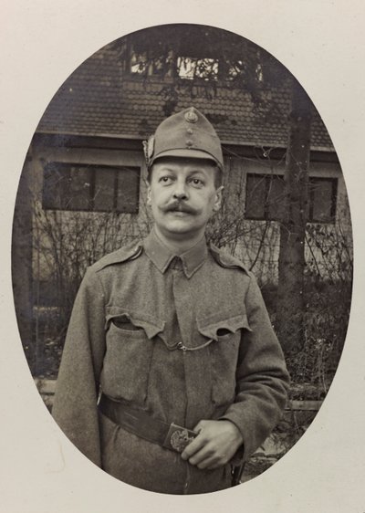 Álbum "Meine weltkriegs - Erinnerungen South-West Front (Caríntia, Itália, Tirol do Sul) (My world war - memories of the South-Western Front in Carinthia, Italy, Trentino-Alto Adige) 31/03/1915-12/11/1918 - Josef Zohles Wien ": retrato de soldado (p/b ph de Josef Zohles