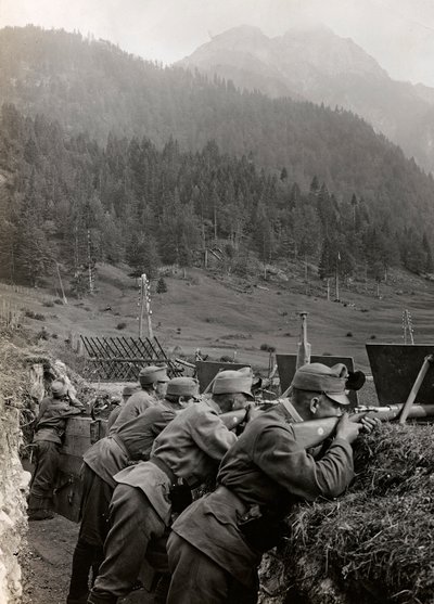 Álbum "Meine weltkriegs - Erinnerungen South-West Front (Caríntia, Itália, Tirol do Sul) (My world war - memories of the South-Western Front in Carinthia, Italy, Trentino-Alto Adige) 31/03/1915-12/11/1918 - Josef Zohles Wien ": soldados nas trincheiras (b de Josef Zohles