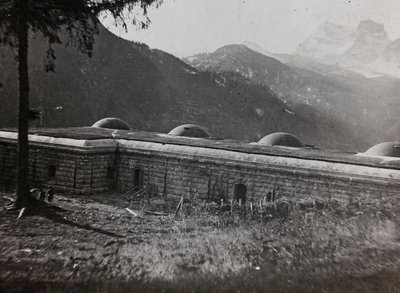 Álbum "Meine weltkriegs - Erinnerungen South-West Front (Caríntia, Itália, Tirol do Sul) (My world war - memories of the South-Western Front in Carinthia, Italy, Trentino-Alto Adige) 31/03/1915-12/11/1918 - Josef Zohles Wien ": uma fortaleza italiana (p/b  de Josef Zohles