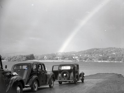 Carros estacionados em Loughrigg Tarn de Joseph Hardman