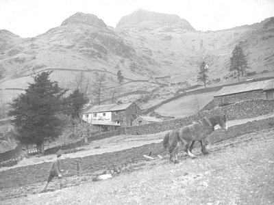 Dois cavalos a lavrar com um único trabalhador agrícola de Joseph Hardman