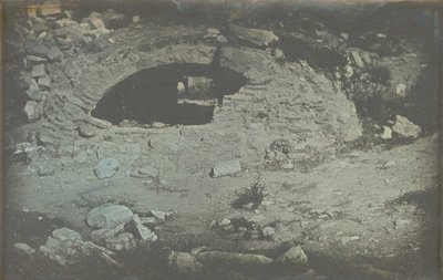 Athènes. T. [emple] de Min. [Erve] Poliade (planos 1er) - [Abertura da cisterna no sopé da Erectheion, Acrópole, Atenas. de Philibert Joseph Girault de Prangey