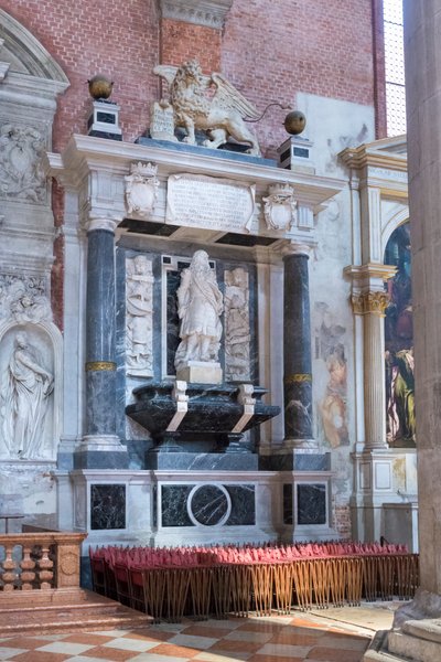 Monumento dedicado ao príncipe de Modena Almerico d