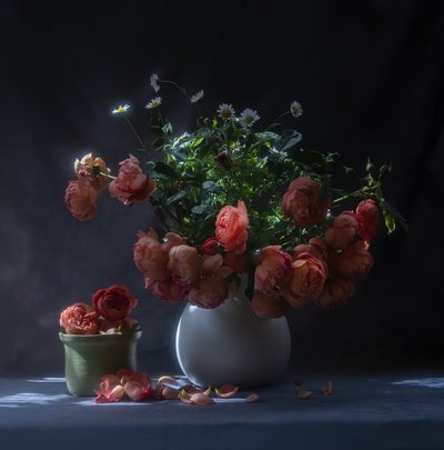 Natureza morta com rosas melancólicas de Judy Tseng