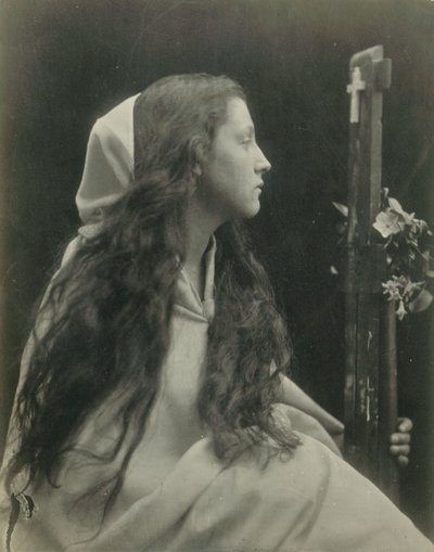 («Senhora com um crucifixo») Mary Ann Hillier de Julia Margaret Cameron
