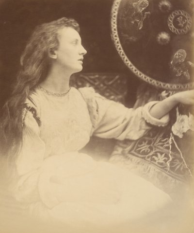 Elaine o lírio - empregada doméstica de Astolat, 1874. de Julia Margaret Cameron