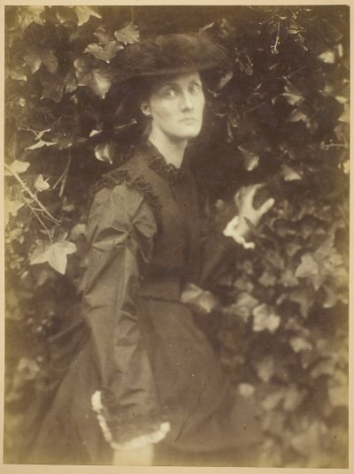 Sra. Herbert Duckworth, Setembro de 1874. de Julia Margaret Cameron