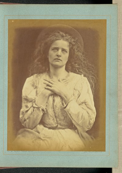 "Então agora penso que está perto - eu confio que está - eu sei" / "A Musa Abençoada foi por esse caminho que a minha alma terá de ir" de Julia Margaret Cameron