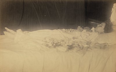 [Estudo de uma criança morta]. de Julia Margaret Cameron