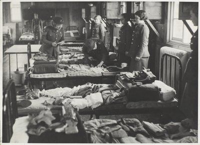 Inspeção de kits, 1939-45 de Jurian van Streeck or Streek