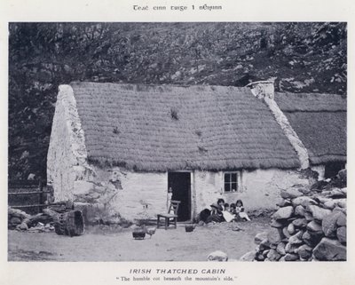 Cabana de colmo irlandês (foto a p/b) de Karl Karlovich Piratsky
