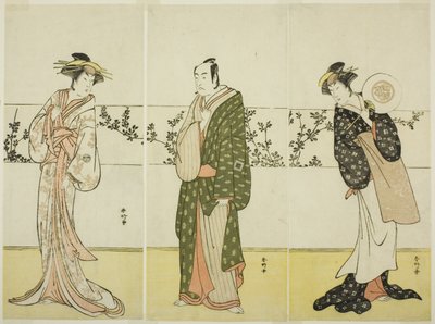 Os actores Osagawa Tsuneyo II (à direita), Ichikawa Monnosuke II (ao centro) e Segawa Kikunojo III (à esquerda), possivelmente como Misao Gozen, Matsuya Soshichi e a cortesã Kojoro de Hakata, na peça Chiyo no Hajime Ondo no Seto (Começos da Eternidade: O O de Katsukawa Shunkо̄