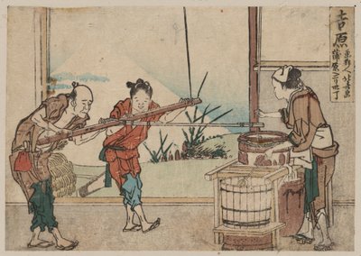 Um homem mais velho e dois jovens aprendizes operando manualmente um dispositivo de agitação, Yoshiwara (impressão em xilogravura colorida) de Katsushika Hokusai