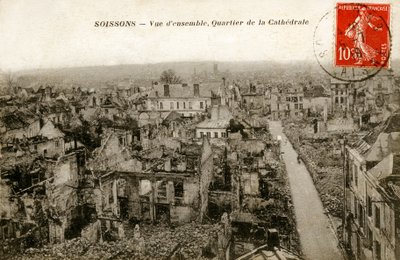 Gesamtansicht des zerstörten Kathedralenbezirks, Soissons von 