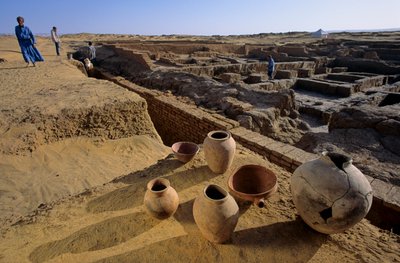 Antiga povoação, Missão Francesa, Antigo Reino do Egipto; Oásis de Dakhla; Balat; Egipto de Kenneth Garrett