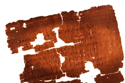 Pormenor da página do Evangelho de Judas onde se lê "O relato secreto da revelação que..., 2006 (foto) de Kenneth Garrett