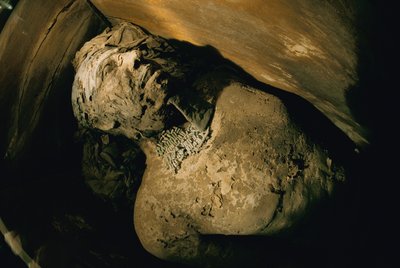 Egipto; Arqueologia; Antigo Reino; Saqqara; Múmia; Néfer; Túmulo, 5ª Dinastia de Kenneth Garrett