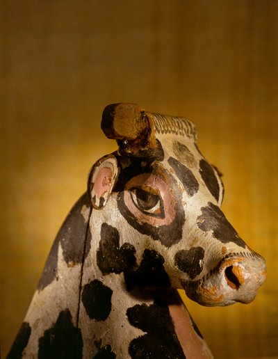 Cabeça de Deusa Bovina; Amenhotep II; KV35; Vale dos Reis, 2009 (foto) de Kenneth Garrett