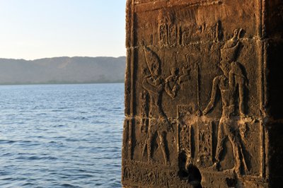 Últimos Faraós, MM7836, Egipto, Templo de Philae, Assuão, Ptolemaico, Templo de Ísis, 2011 (foto) de Kenneth Garrett