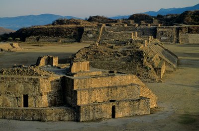 Olmeca; Monte Alban; Oaxaca; México, Danzante; Zapoteca de Kenneth Garrett