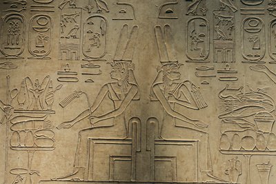 Relevo de Abydos, deusa Mut, artefacto; Egipto, 2005 (foto) de Kenneth Garrett