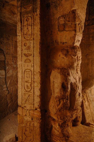 Interior do Templo de Taharka, pormenores, Deus Bes, Gebel Barkal, Complexo de Templos, Faraó Tahark..., 2007 (foto) de Kenneth Garrett
