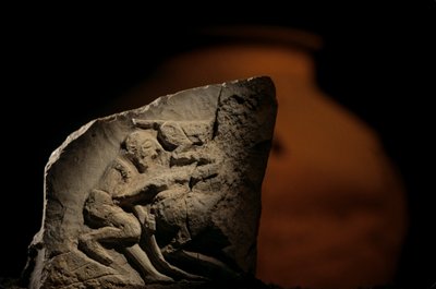 Urkesh, Império Hurriano, Síria, 2400 a.C., Giorgio Buccellati, animal de tração e arado em..., 2004 (foto) de Kenneth Garrett