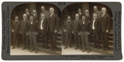 "Booker T. Washington e convidados ilustres, Instituto Tuskegee, Alabama", abril de 1906 (fotografia) de Keystone View Company