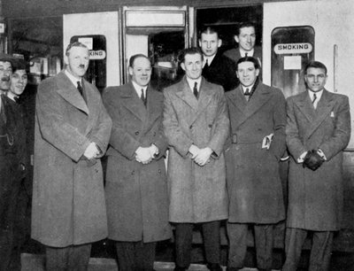 A caminho de Wolverhampton para a partida de futebol entre Inglaterra e País de Gales, 1936 de Keystone View Company