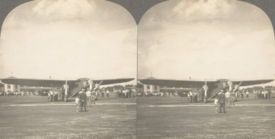 Grupo de 3 vistas estereográficas da aviação, incluindo os irmãos Wright, 1900-1929. de Keystone View Company