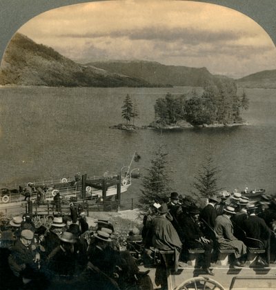 Viajando pelo País Encantador dos Trossachs, Escócia, 1902. de Keystone View Company